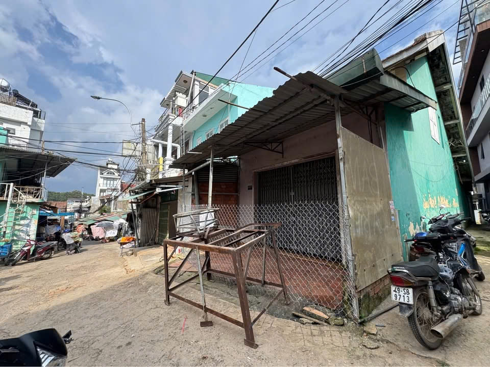 Bán nhà mặt tiền