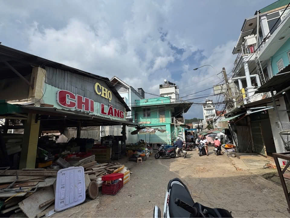 Bán nhà mặt tiền