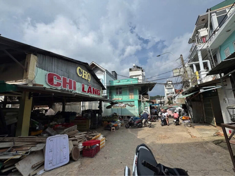 Bán nhà mặt tiền